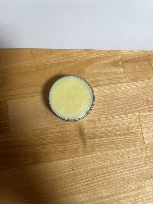 Top of the All-natural lip balm tin